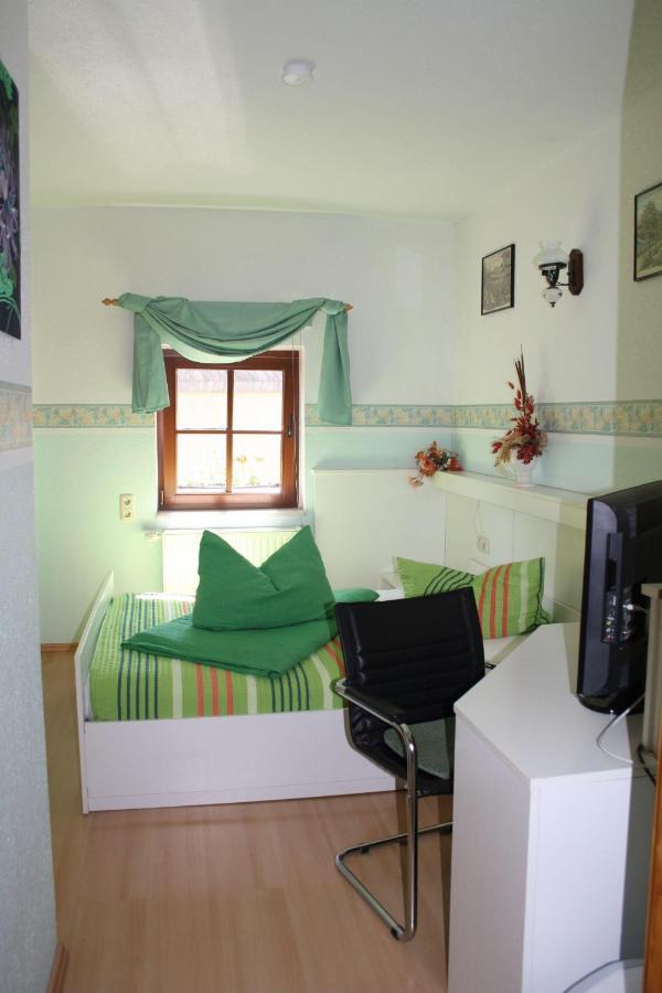 Doppelzimmer-In-Wiesa Thermalbad Wiesenbad Exterior photo
